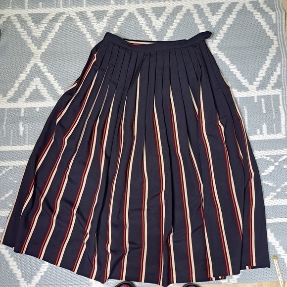 CLUB Monaco Aldoh Pleated Midi Skirt - Picture 2 of 9